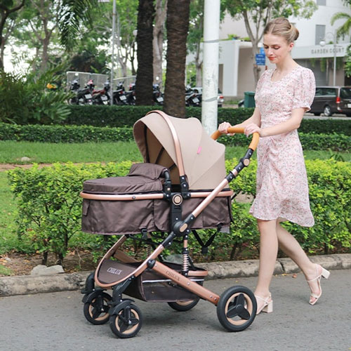 Kinh nghiệm mua xe đẩy cho bé theo độ tuổi