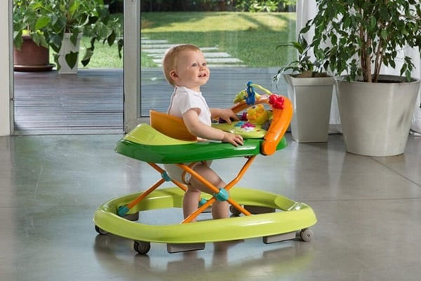 Bé mấy tháng ngồi xe tập đi thì tốt nhất?