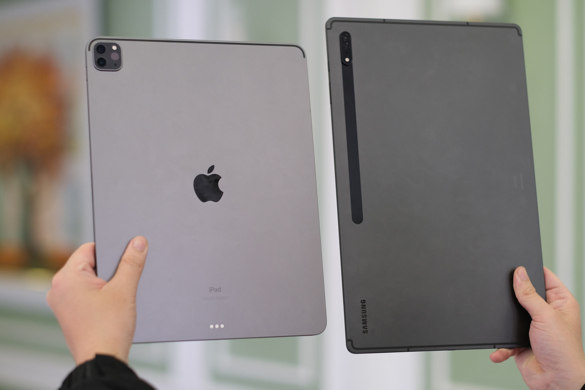 So sánh iPad với Samsung Tab