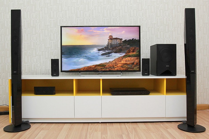 Đặt tivi cách xa các thiết bị có từ tính là cách phòng tránh tình trạng nhiễm từ cho tivi