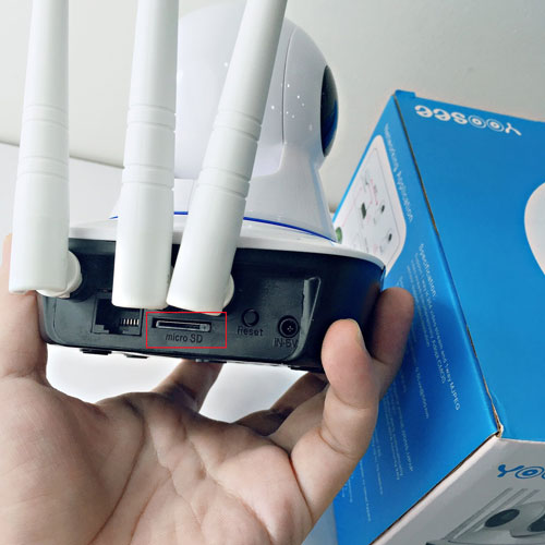 Cách lắp thẻ nhớ vào camera Yoosee