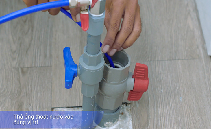 Đặt ống xả nước
