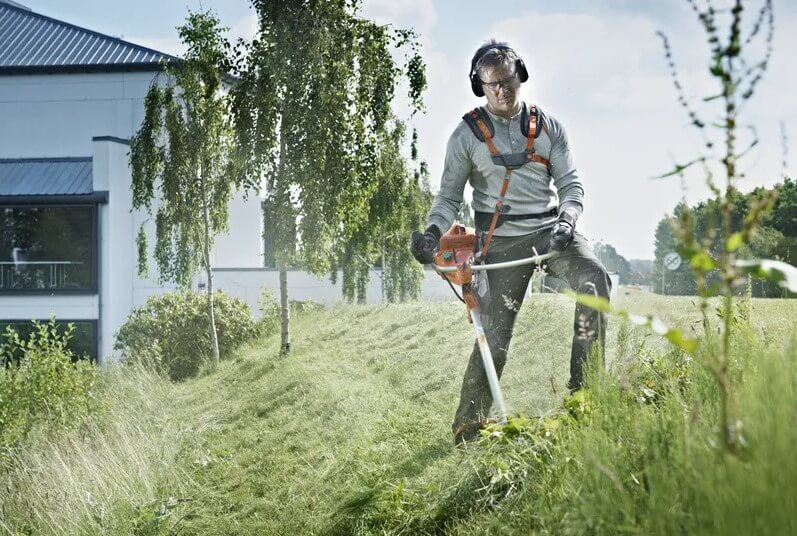 Máy cắt cỏ Husqvarna giảm xả khí thải đến môi trường