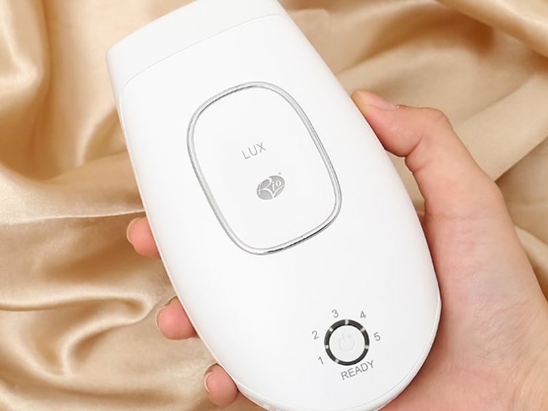 Thực hiện vệ sinh máy triệt lông tại nhà