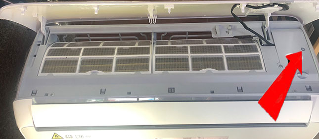 Cách bật điều hòa Casper không cần điều khiển: Sử dụng nút nguồn trên dàn lạnh