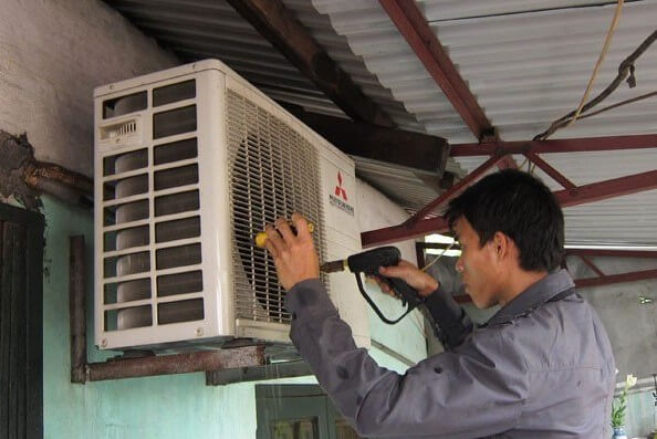 Máy lạnh làm lạnh kém do dàn nóng bám bẩn