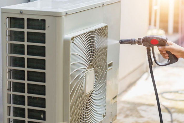 Vệ sinh cục nóng điều hòa