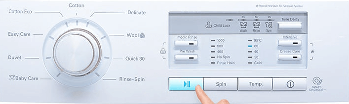 Nhấn nút Khởi động để máy bắt đầu quá trình giặt giũ quần áo