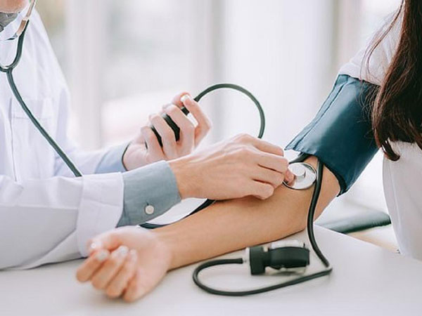 Cách đo huyết áp bằng máy cơ