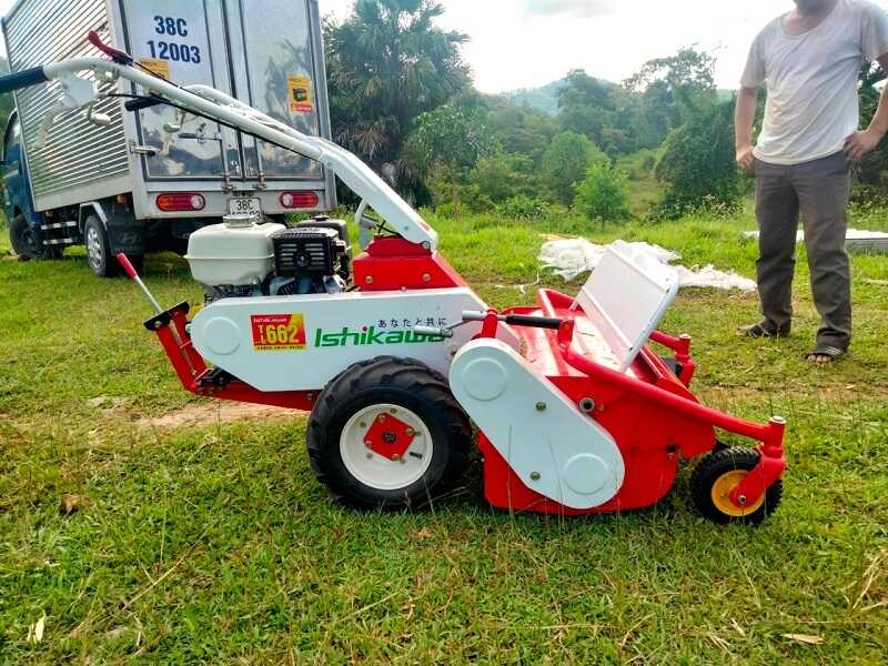 Nguyên lý hoạt động của máy cắt cỏ trục băm