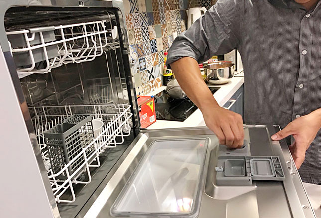 So sánh máy rửa chén Bosch và Electrolux