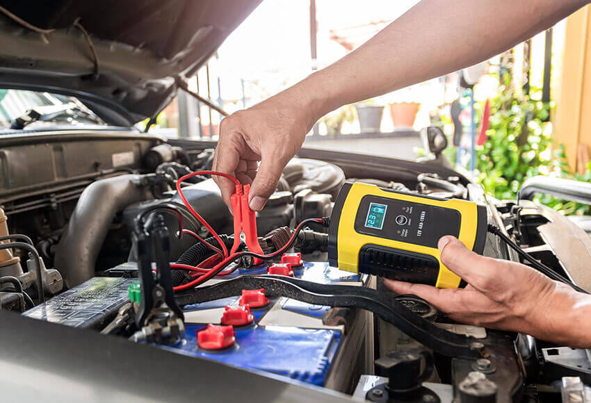 Ắc quy bị sôi nước do nạp quá dòng điện cho phép