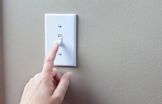 Cách mở máy lạnh AQUA không cần remote: Dùng aptomat riêng cho điều hòa