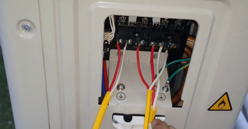 Lỗi 01 04 do cáp kết nối giữa 2 dàn nóng lạnh bị đứt, lỏng