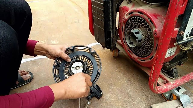 Cách hạn chế lỗi máy phát điện xả khói đen, xám