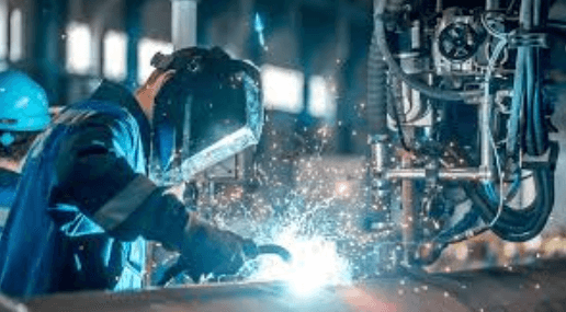 Cần mang đầy đủ đồ dùng bảo hộ khi dùng máy hàn điện tử 3 pha