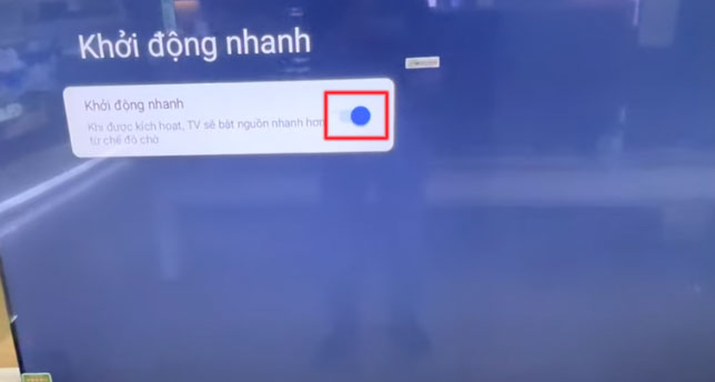 Cách mở, tắt tivi TCL không có điều khiển: Sử dụng tính năng điều khiển bằng giọng nói