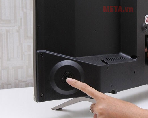 Nút nguồn tivi TCL nằm ở đâu?