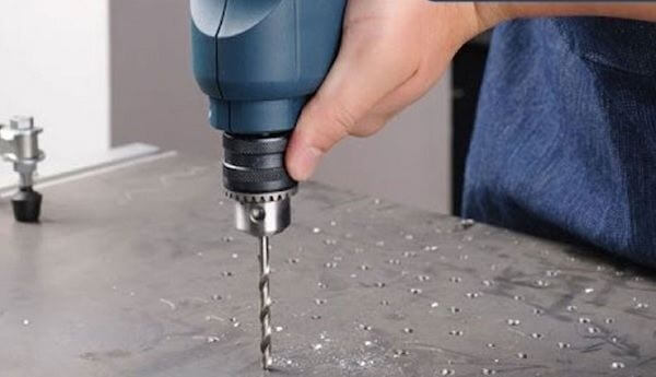Cách chọn máy khoan để khoan lỗ trên inox