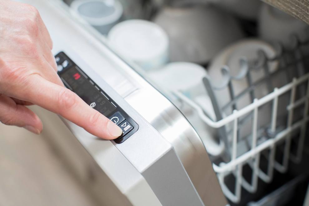 Chọn chế độ rửa hợp lý để rút ngắn thời gian rửa bát bằng máy