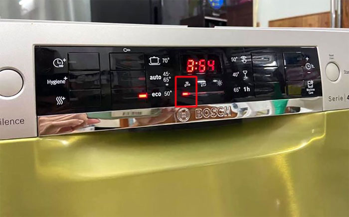 Máy rửa bát Bosch nháy đèn ở biểu tượng vòi nước