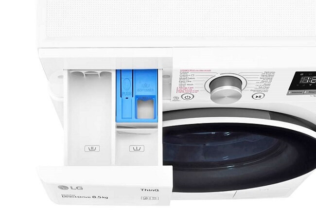 Đổ nước giặt và nước xả vải vào đúng ngăn đựng