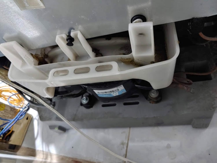 Cách sửa lỗi tủ lạnh bị chảy nước phía sau