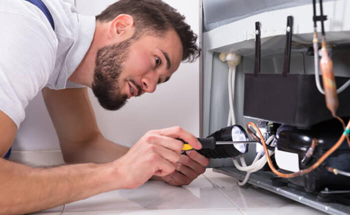 Tủ lạnh Hitachi không chạy do đường dây điện