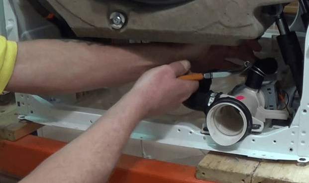 Do bơm xả thải của máy giặt bị hỏng