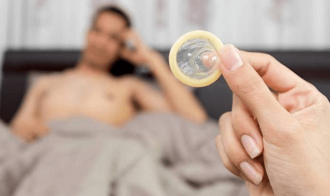 Kiểm tra bao cao su trước và sau khi quan hệ để làm gì?