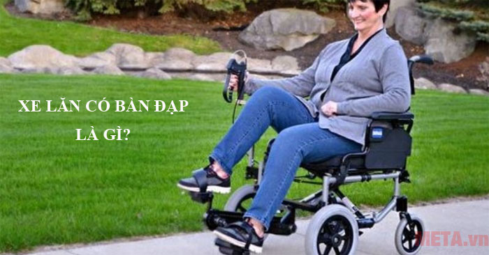xe lăn có bàn đạp là gì