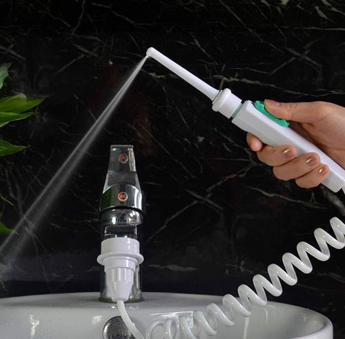 Máy tăm nước tại vòi