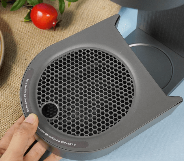 Khoang chứa nước thải của máy nằm bên dưới bình đựng thành phẩm
