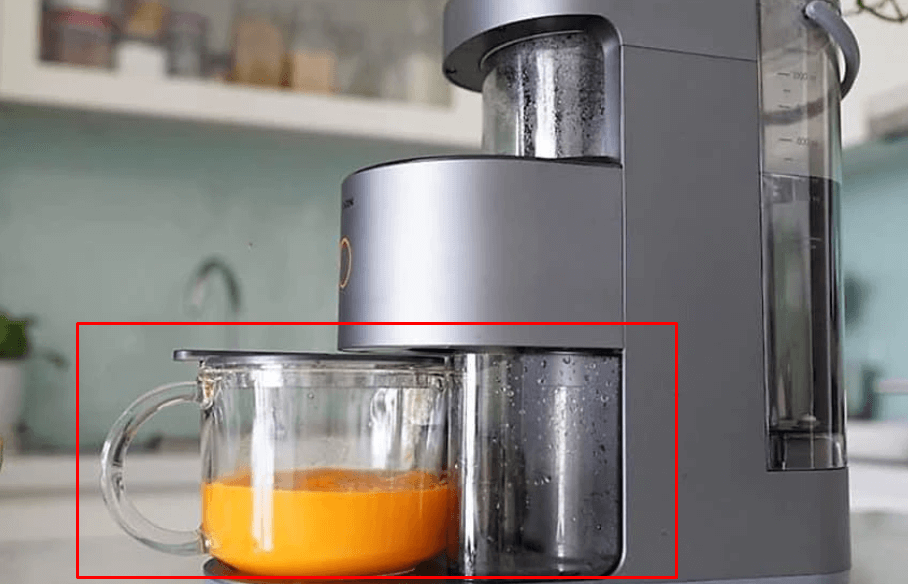 Máy có 2 khay chứa nước thải và thành phẩm