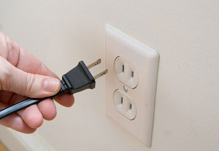 Cách lấy tóc ra khỏi máy sấy khi đang sấy