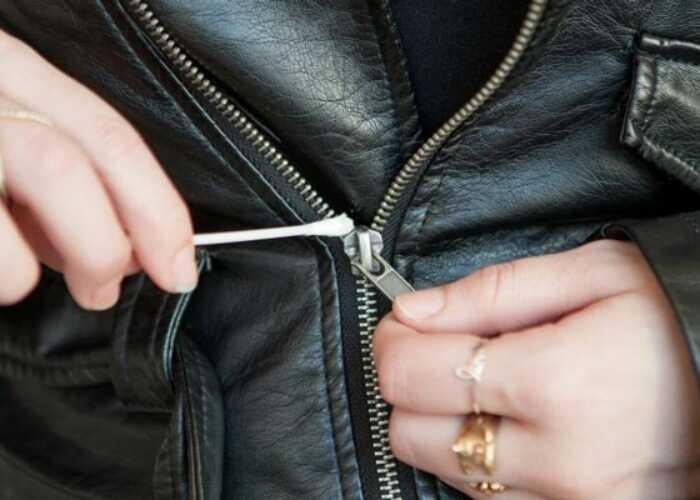 Sửa khóa kéo bị kẹt với dầu gội đầu hết hạn sử dụng