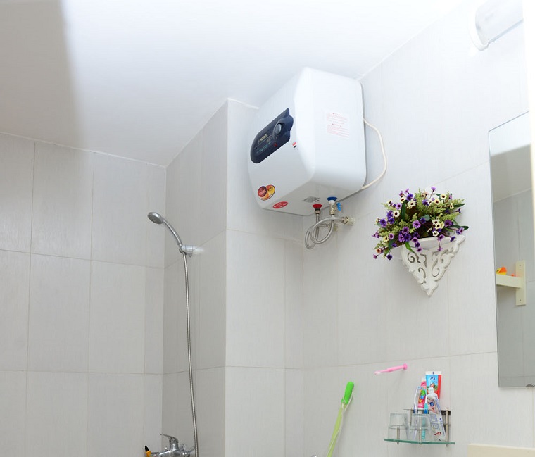 Bình nóng lạnh thường được lắp đặt trên cao