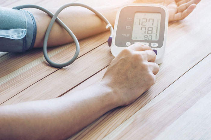 Đo huyết áp tư thế nào đúng? Tư thế đo huyết áp chuẩn nhất