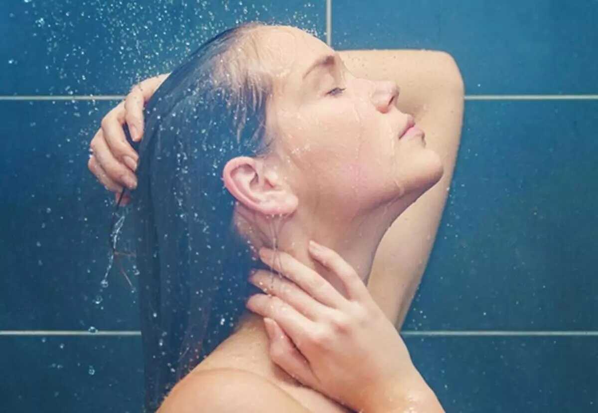 Gội đầu bằng nước lạnh có sao không?
