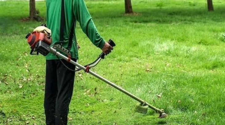 Nguyên nhân và cách sửa máy cắt cỏ ra nhiều khói