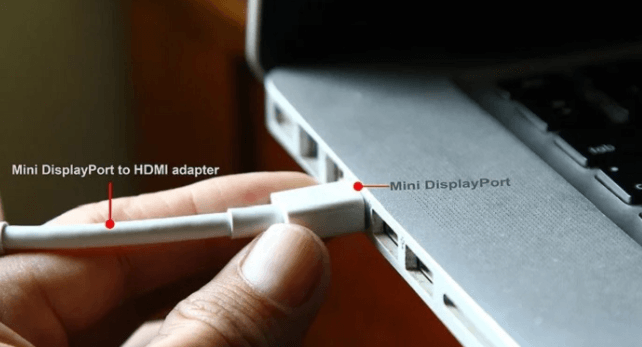 Cắm vào cổng Mini DisplayPort trên MacBook