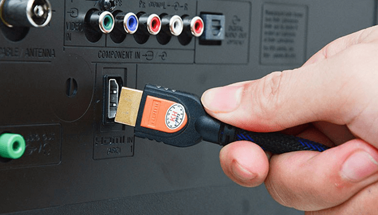 Cắm đầu còn lại của dây HDMI vào cổng HDMI trên TV