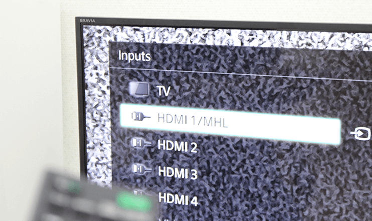 Bật tivi và chọn đầu vào dữ liệu cho tivi là HDMI