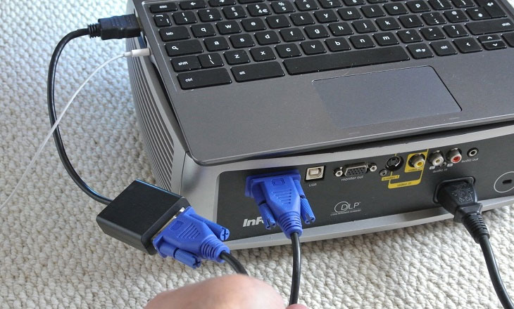 Cách kết nối máy tính với máy chiếu qua cáp VGA