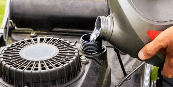 Cách tránh máy cắt cỏ ra khói trắng