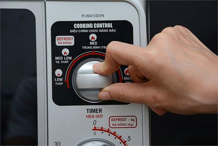 Nguyên nhân và cách xử lý lò vi sóng bị đánh lửa?