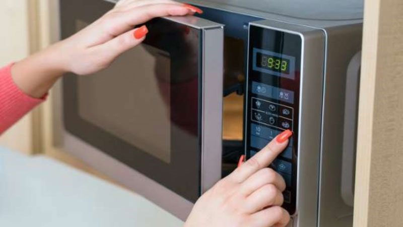 Cửa lò chưa được đóng cẩn thận
