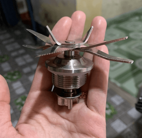Thay cả cụm dao xay và trục xoay để sữa lỗi máy làm sữa hạt bị rò rỉ nước