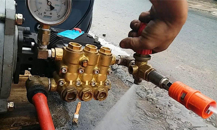 Nguyên nhân máy rửa xe bị dò nước