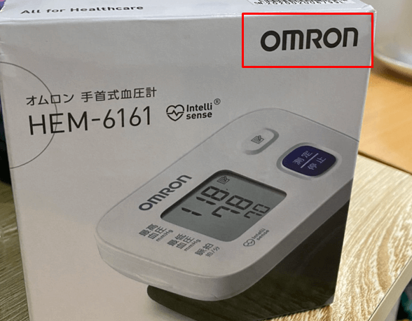 Cách phân biệt máy đo huyết áp Omron thật giả dựa vào tên in trên vỏ hộp